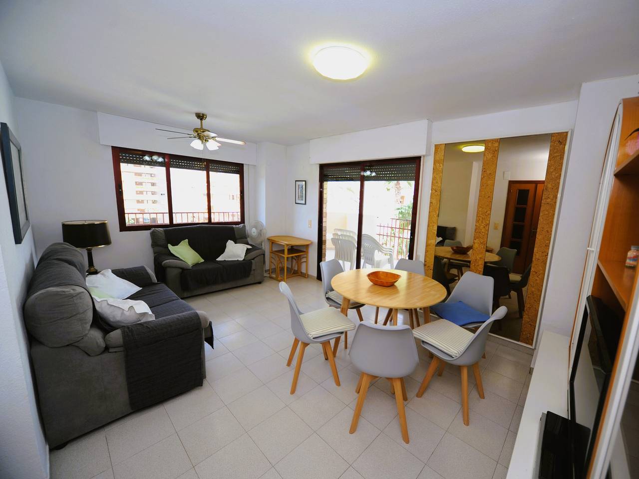 Entire apartment, Apartment in Benicàssim with shared pool and terrace, for 6 people in Benicassim, Costa del Azahar