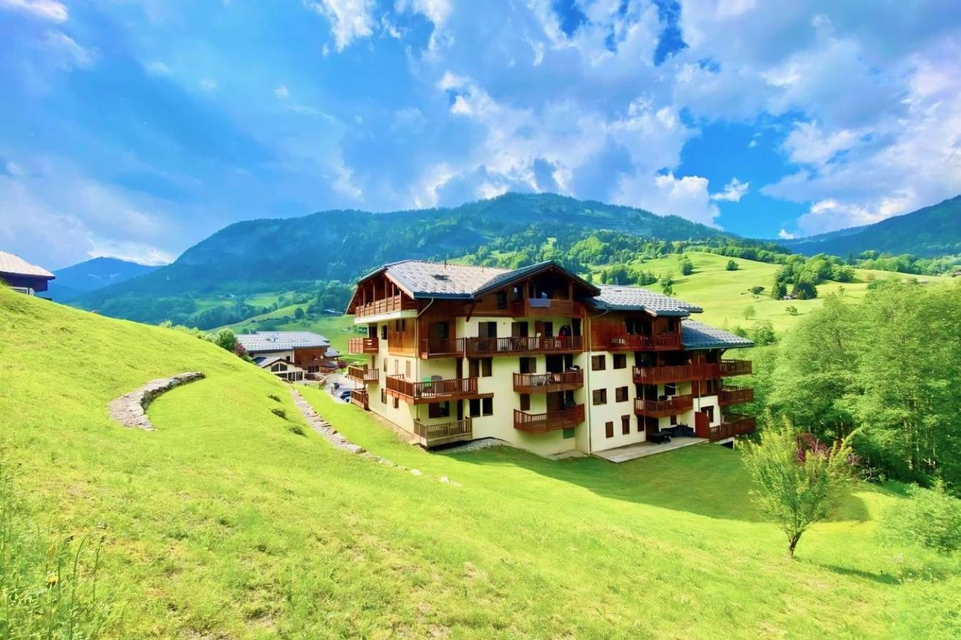 Apartamento entero, Ski-in/ski-out flat with terrace and pool in Flumet, Albertville region