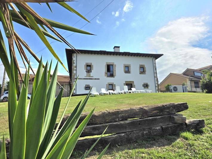 Apartahotel para 6 personas, con terraza y jardín en Cantabria
