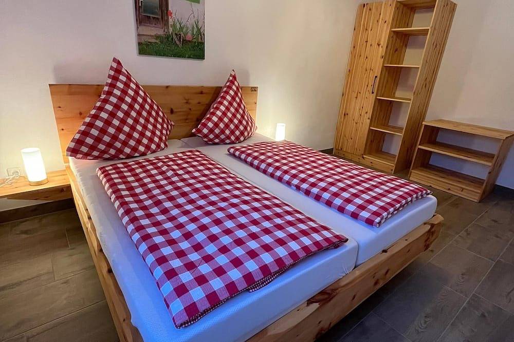 Ganze Wohnung, Gemütliche Ferienwohnung (76qm) mit Kaminofen und zwei Schlafzimmern in Kollnburg, Ostbayern