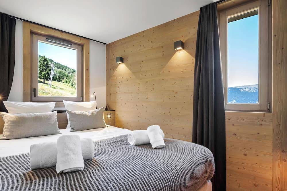 Entire apartment, Modern apartment in Courchevel, ski-in/ski-out, 6 adults and 2 children, parking included in Saint-Bon-Tarentaise, Les Trois Vallées