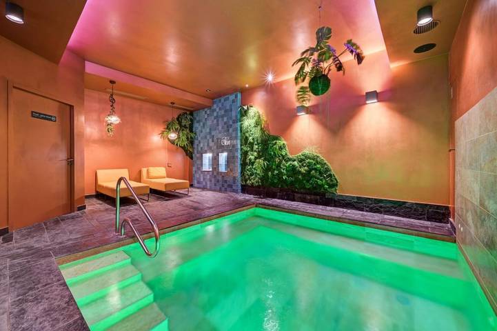 Hôtel pour 4 personnes, avec piscine et terrasse ainsi que vue et sauna dans Gare De Marseille Saint Charles - 2