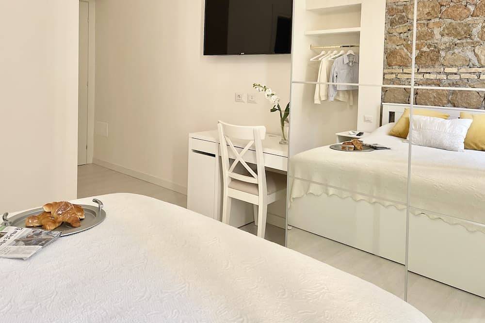 Fantastic 3 Bedroom Apartment In Center Of Rome. Beautifully Remodeled! in Rom Zentrum, Rom