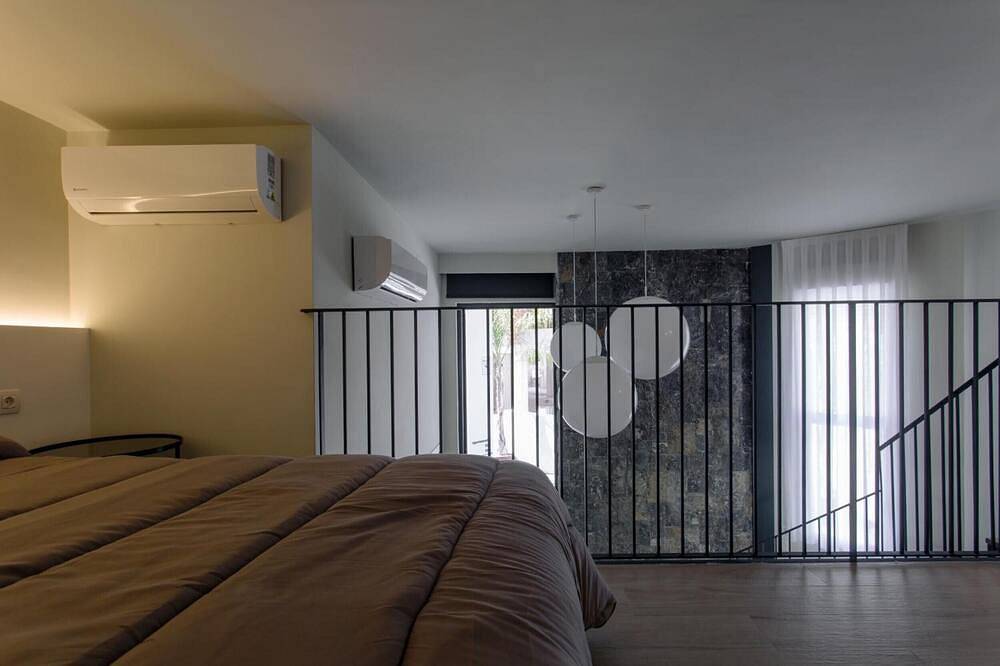 Apartamento entero, Apartamento 'Dúplex B01' con piscina comunitaria, Wi-Fi y aire acondicionado in Alfàs del Pi, Costa Blanca