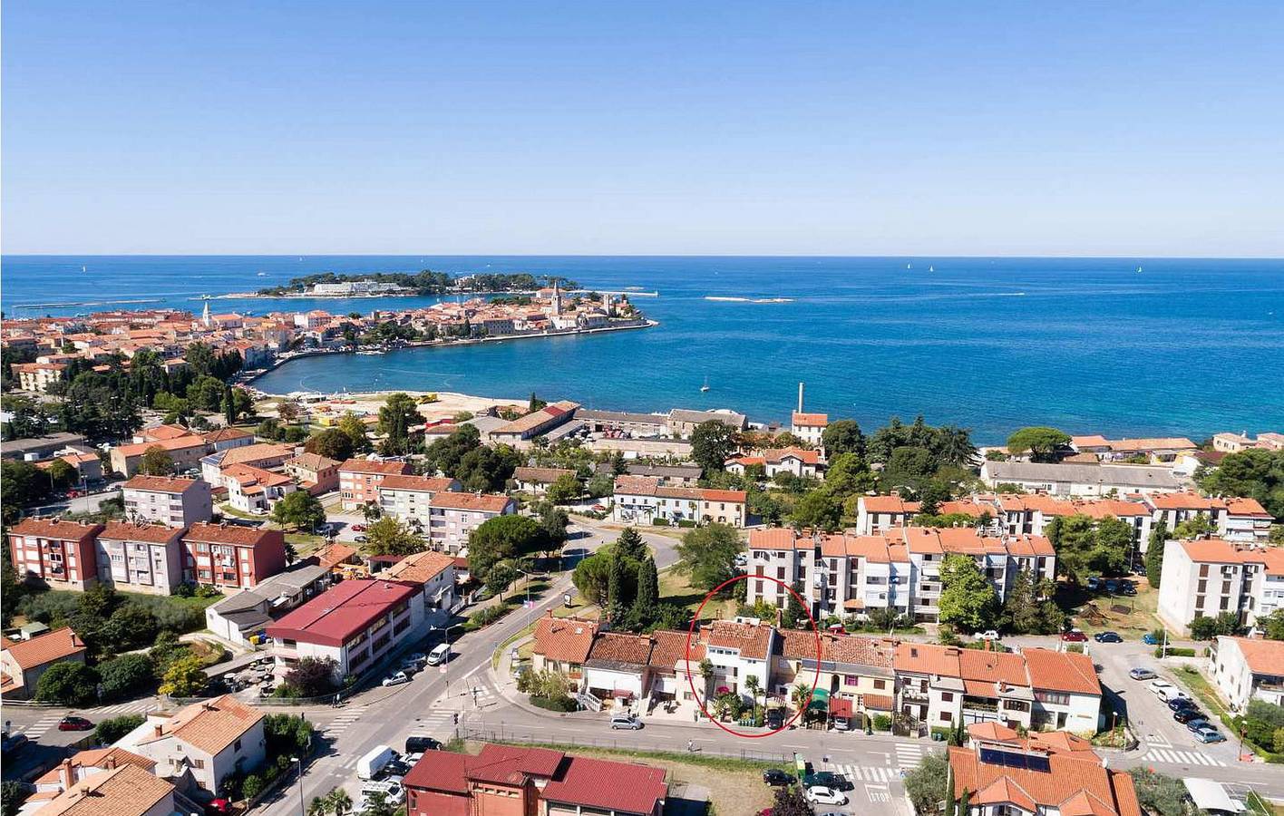 Ganze Ferienwohnung, Charmante 100 m² große Wohnung mit Terrasse, WLAN und nur 400 m vom Strand entfernt in Poreč, Grad Poreč
