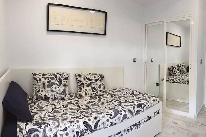 Appartement entier, Plage de première ligne à Cadix. Entièrement rénové en janvier 2017, tout neuf in Playa La Victoria, Cadix
