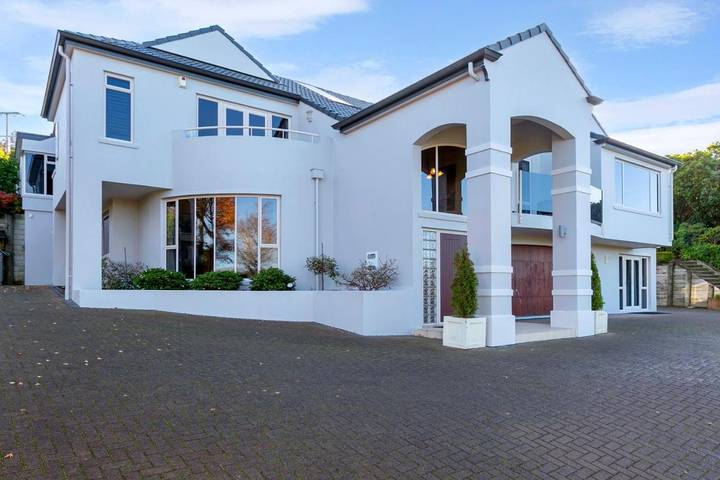 Ferienhaus für 20 Personen, mit Pool und Garten sowie Ausblick und Seeblick in Neuseeland