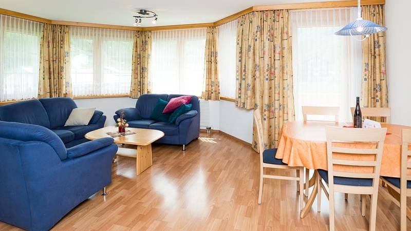 Gîte pour 5 personnes, avec vue et balcon, adapté aux familles à Saas-Grund - 3