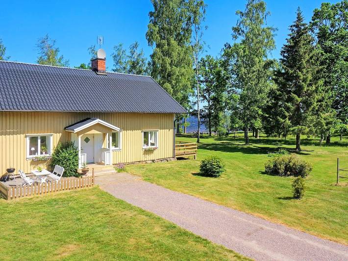 Ferienhaus für 14 Personen, mit Balkon und Terrasse sowie Garten in Gullspang