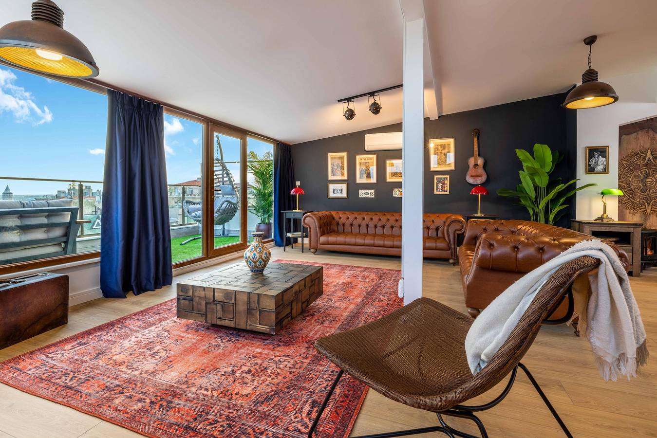 Geheel vakantieappartement, Bosphorus View Apt with 2 Terraces At Monnas Suite in Beyoğlu, Istanbul