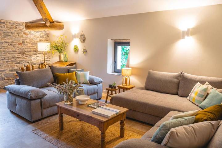 Gîte pour 12 personnes, avec jacuzzi et sauna ainsi que jardin et piscine à Saint-Julien-les-Rosiers - 3