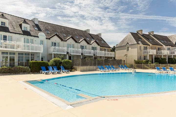 Location de vacances pour 6 personnes, avec vue ainsi que piscine et balcon, animaux acceptés à Arzon