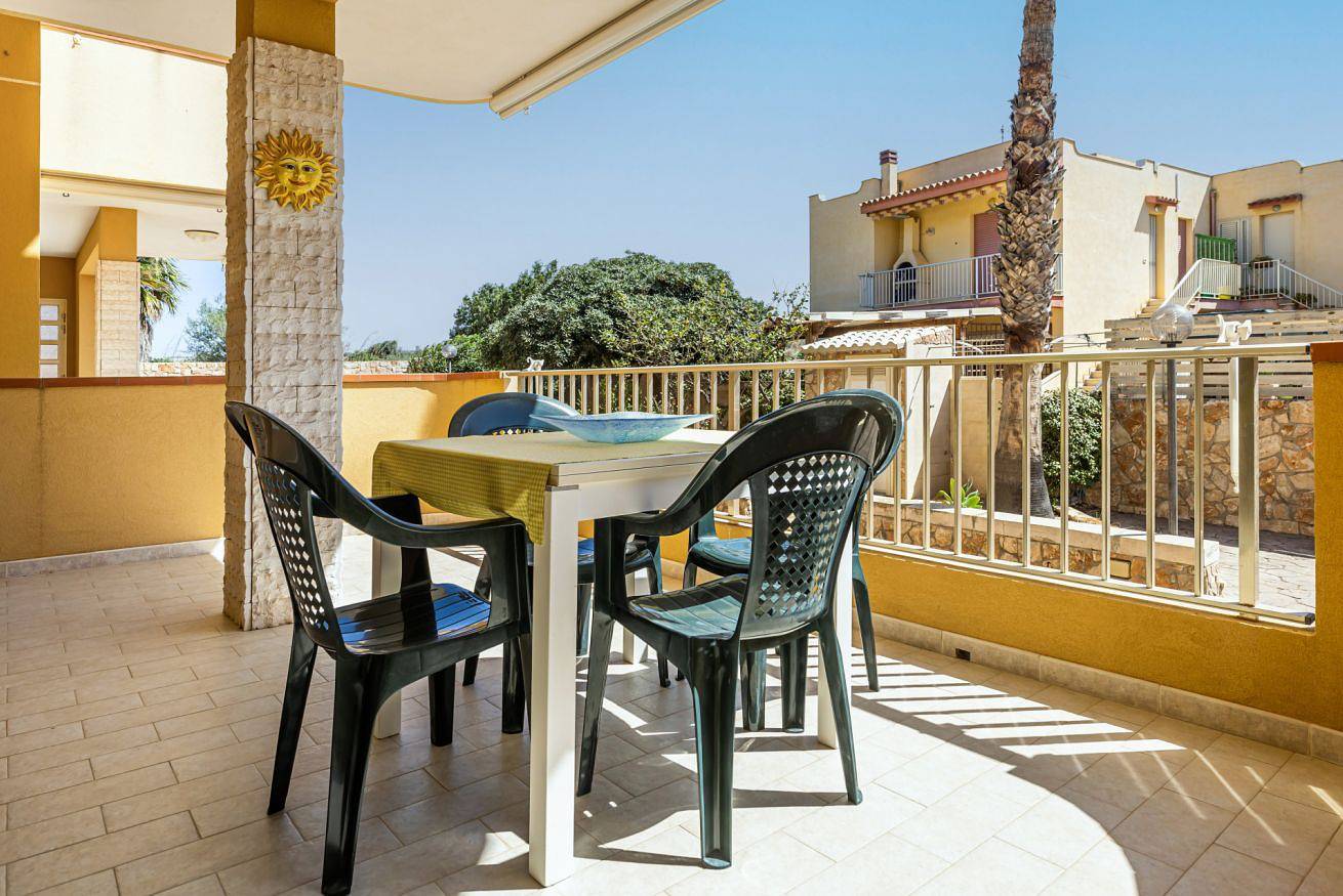 Appartamento intero, Brezza Marina - Lovely Flat with Veranda & Parking in Ragusa, Provincia di Ragusa