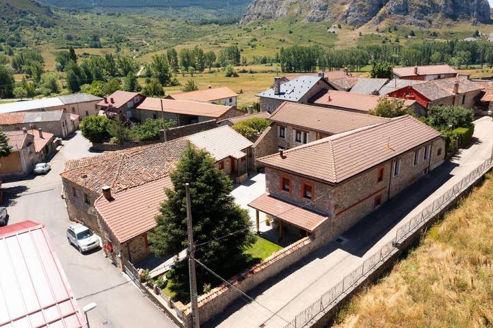 Casa de vacaciones para 10 personas, con vistas y jardín en Parque Regional de la Montaña de Riaño y Mampodre - 2