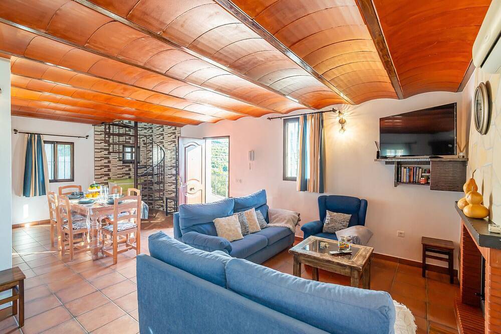 Cubo's Casa Mi Recreo High Privacy / piscina privada / vistas in Yunquera, Sierra de las Nieves