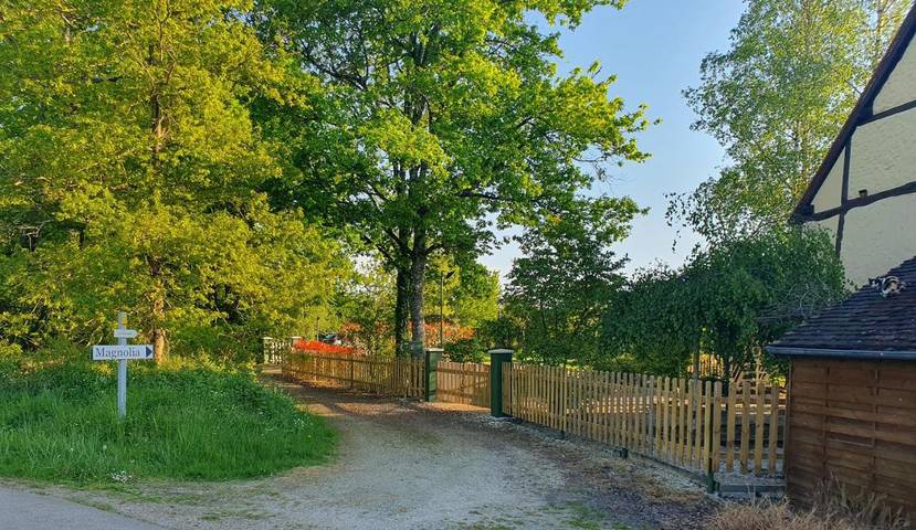 Chambre d’hôte pour 2 personnes, avec Balcon et Terrasse ainsi que Jardin et Vue dans Yonne - 2