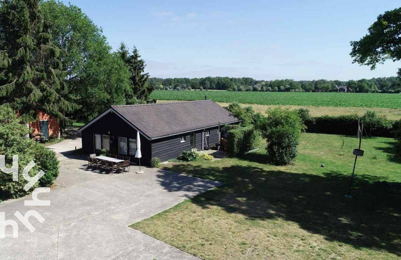 Schönes Ferienhaus für 10 Personen auf ehemaligen Bauernhof mit Hottub in Achterhoek