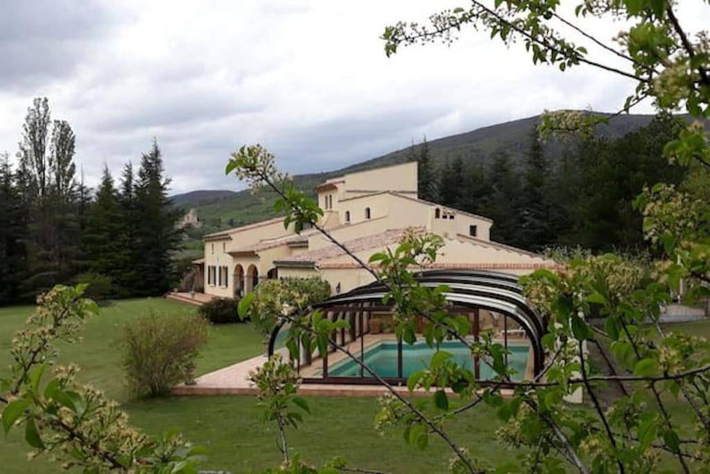 Five-Bedroom House in Le Poët-Laval, Région de nyons