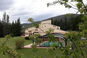 Location de vacances pour 15 personnes, avec piscine et jardin à Le Poët-Laval