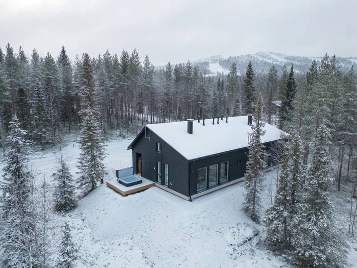 Porevillas Iso-Syöte B | Premium Ski-In Villa with Outdoor Spa in Pudasjärvi