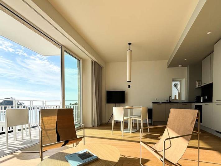 Location de vacances pour 4 personnes, avec Balcon et Terrasse ainsi que Jardin et Piscine dans Plage Tresmeur - 2