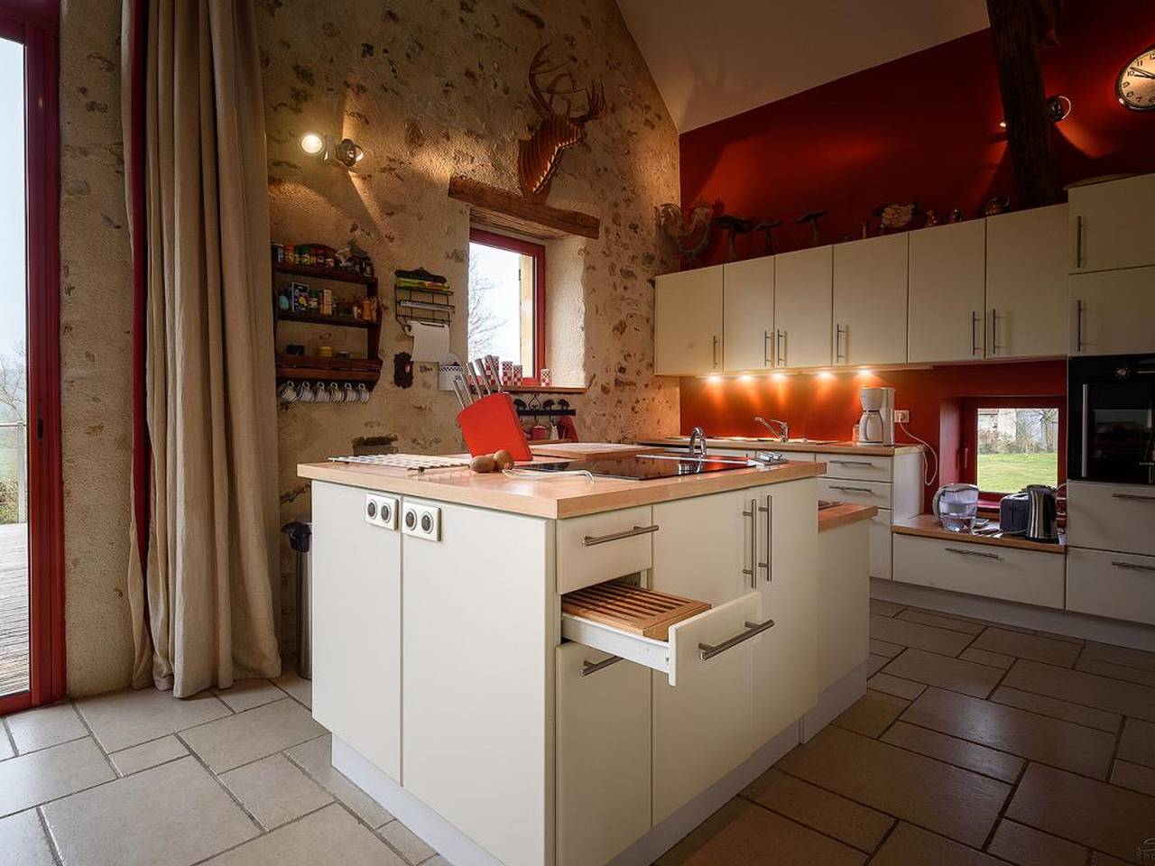 Charming quiet cottage with garden and included wifi in Le Brethon, Montluçon region