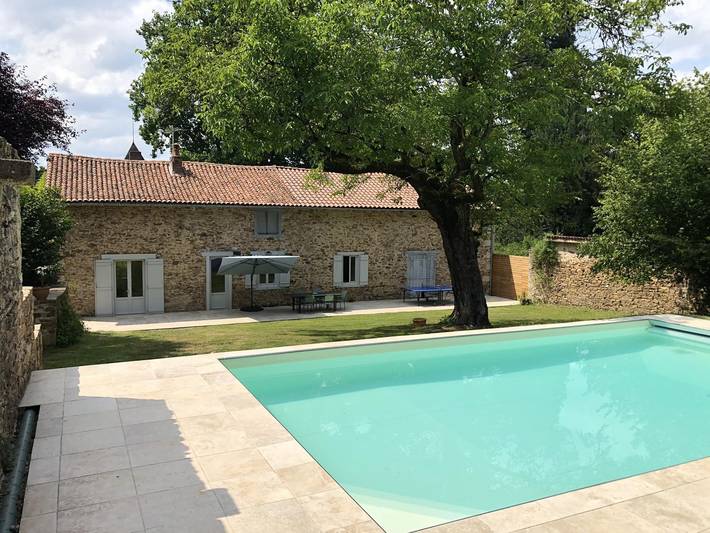 Gîte pour 5 personnes, avec Terrasse ainsi que Jardin et Piscine