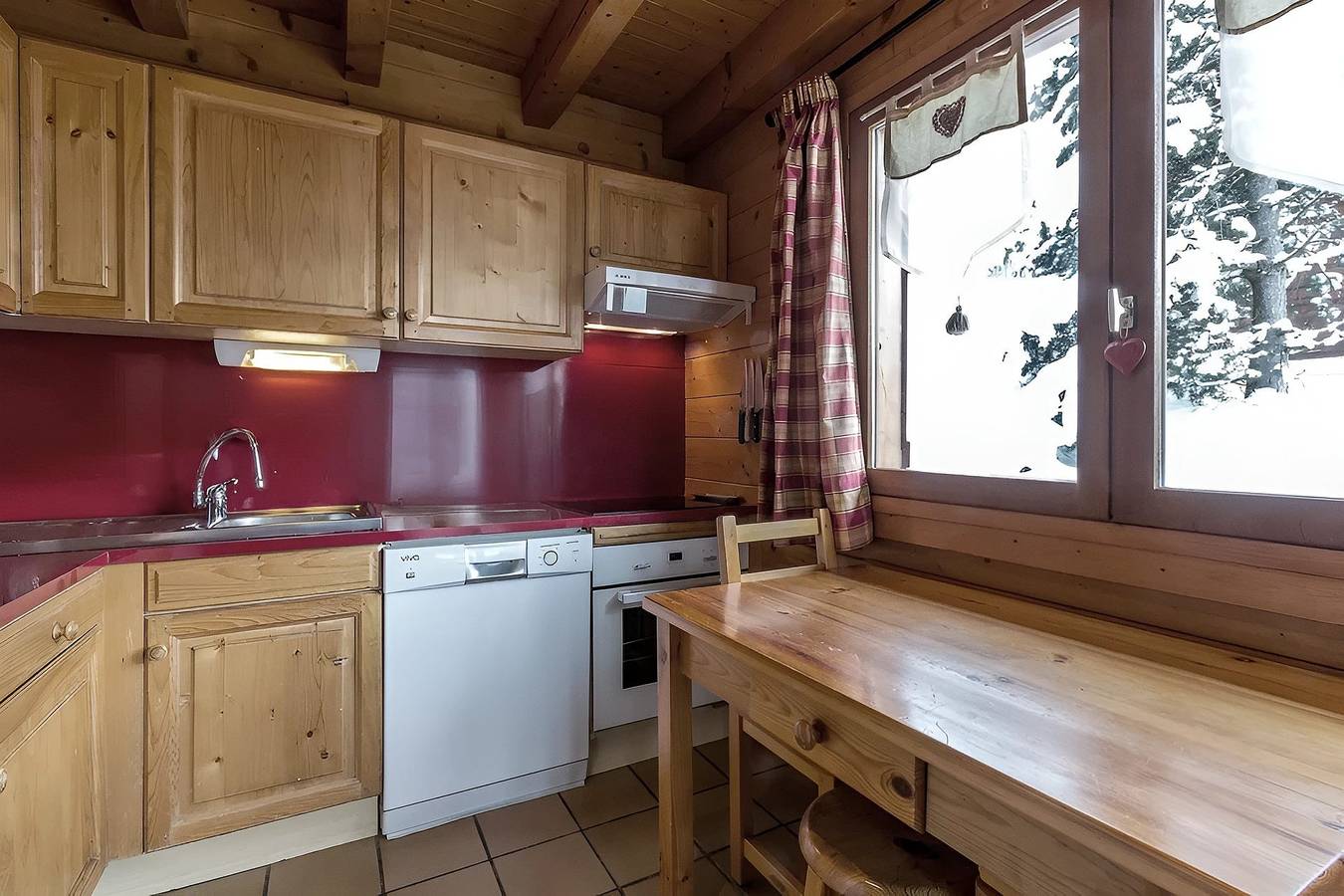 3*, 10 pers, 4 chambres, chalet, pistes 500 m, vue montagne in La Clusaz, Région d'Annecy