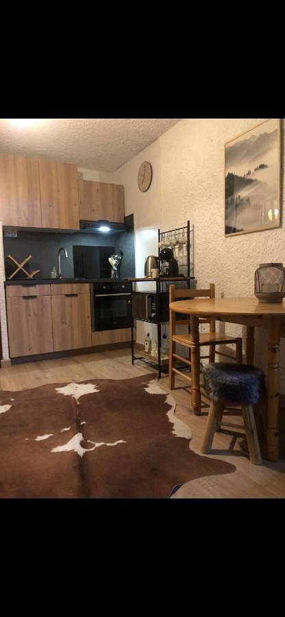 Gîte pour 4 personnes, avec balcon et vue à Laye (homonymie)