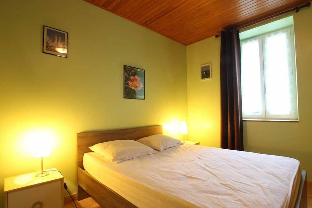 Charming Beachside Home with Terrace, Bbq, and Baby Equipment in Hauteville-sur-Mer in Hauteville-sur-Mer, Coutances