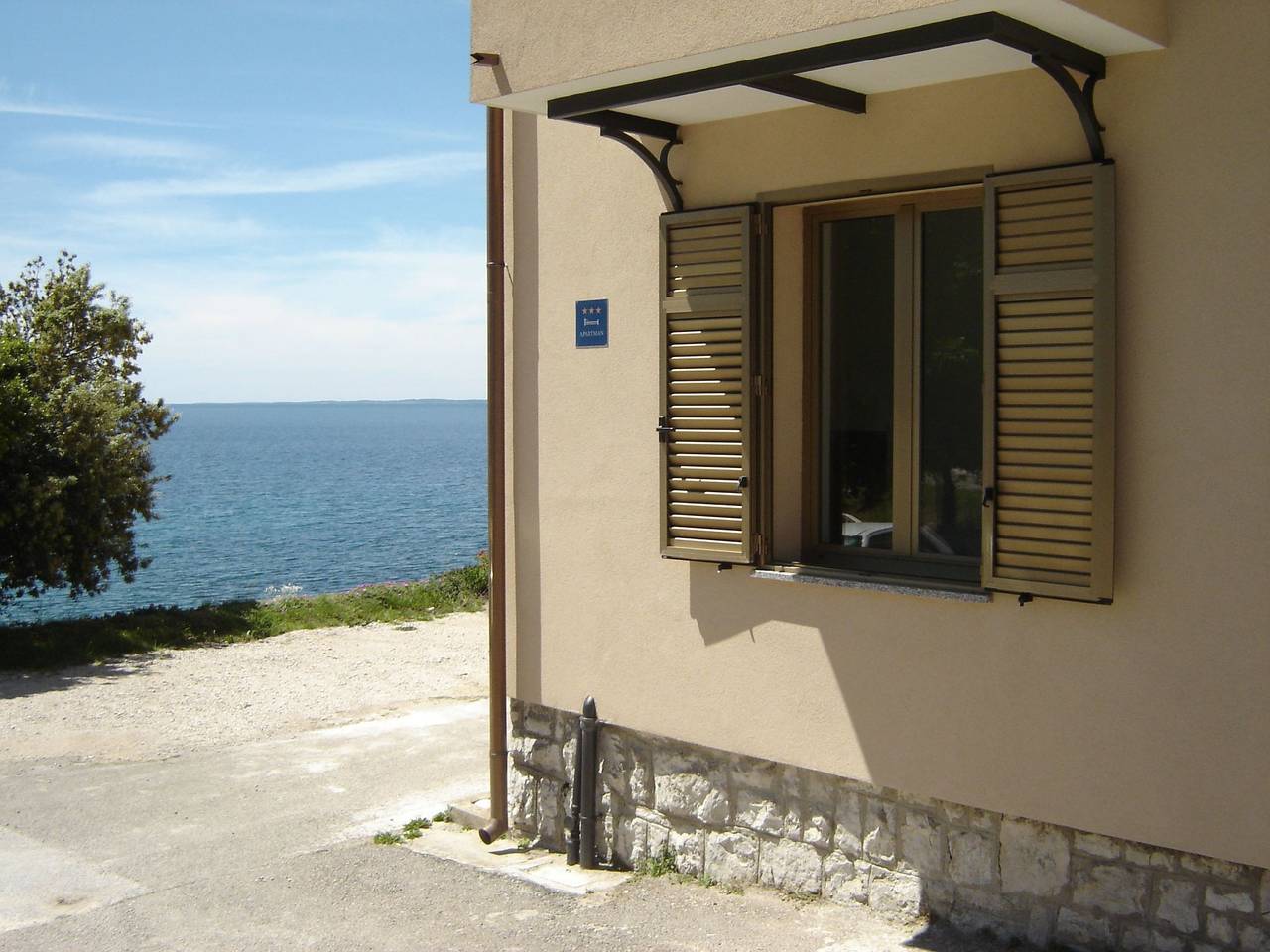 Ganze Wohnung, Gemütliches Appartment direkt am Strand in Raša, Ostküste Istrien