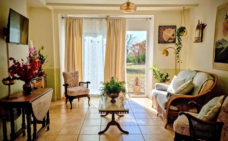 Gîte pour 4 personnes, avec Terrasse et Jardin à Fresselines