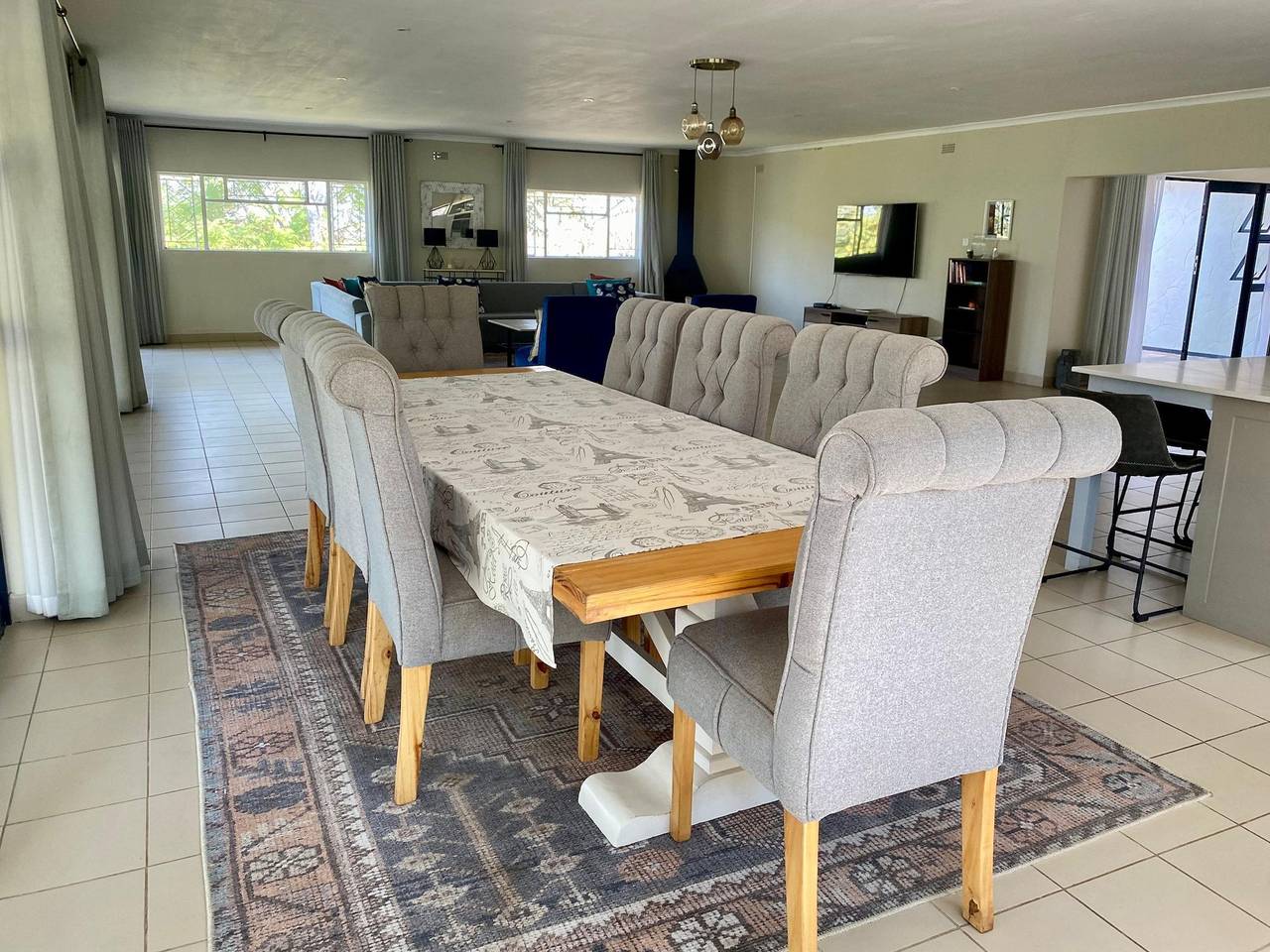 Spacious 5 bed with spacious living area + Dam View - 2246 in Zimbabwe