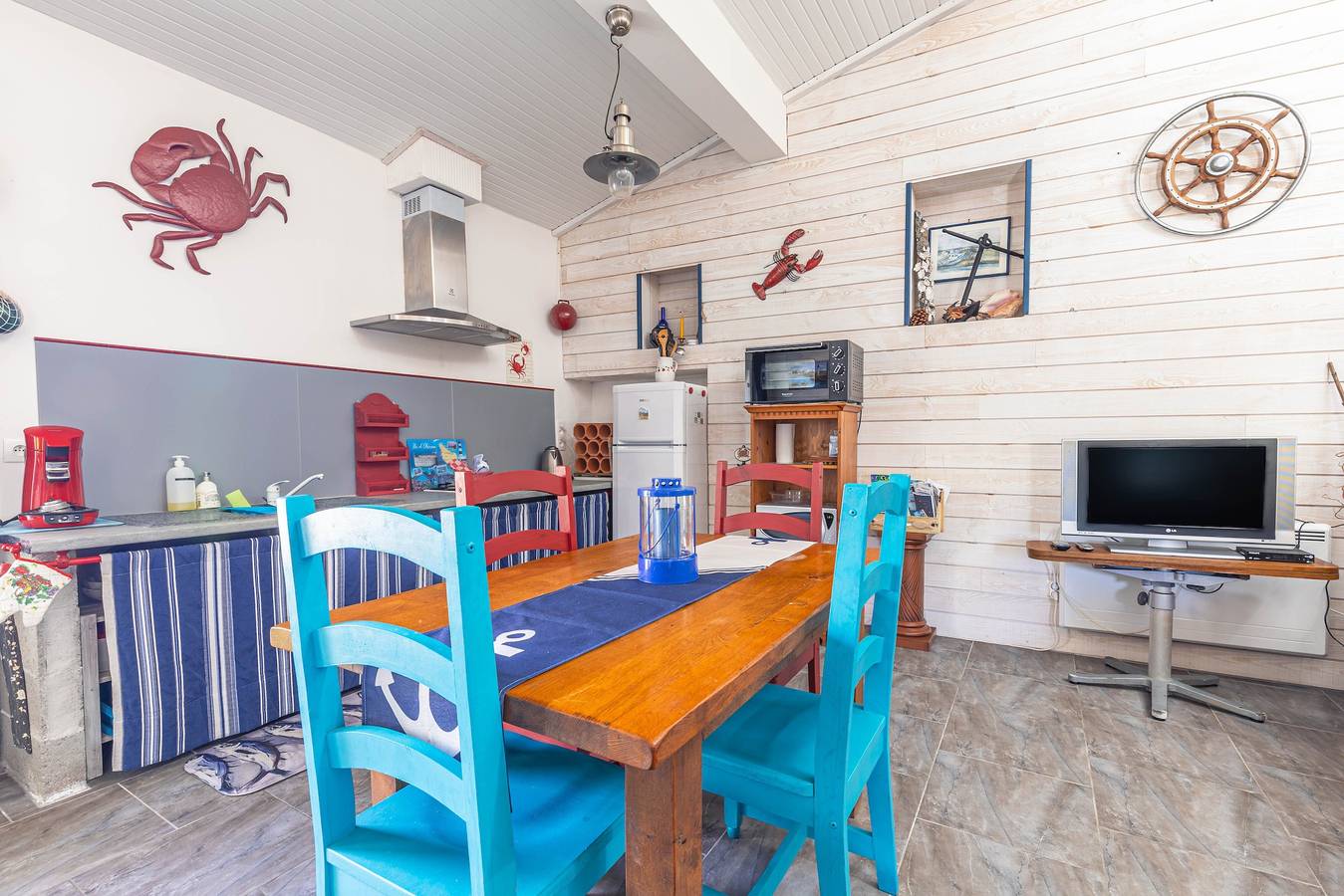 Studio entier, Studio « Petite Maison Typique » avec terrasse privée et Wi-Fi in La Cotinière, Saint-Pierre-d'Oléron