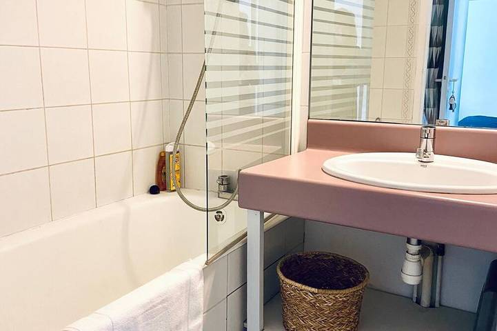 Entire apartment, Feet in the water, between the beach, the pool, and the marina... in La Rochelle, La Rochelle region