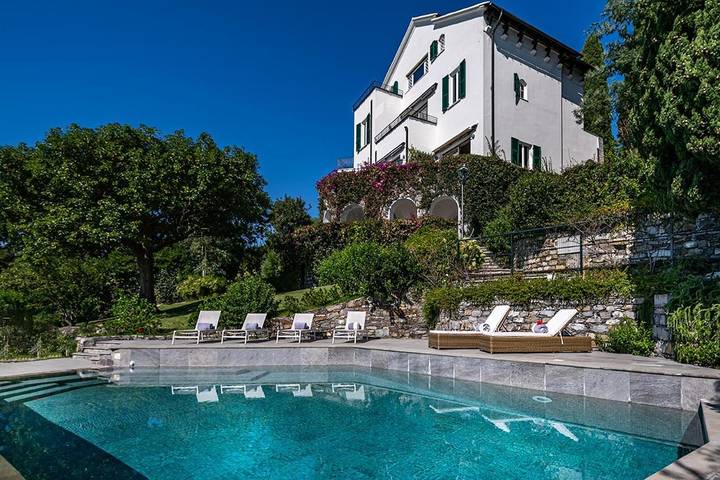 Villa pour 10 personnes, avec Balcon et Terrasse ainsi que Jardin et Piscine à Santa Margherita Ligure