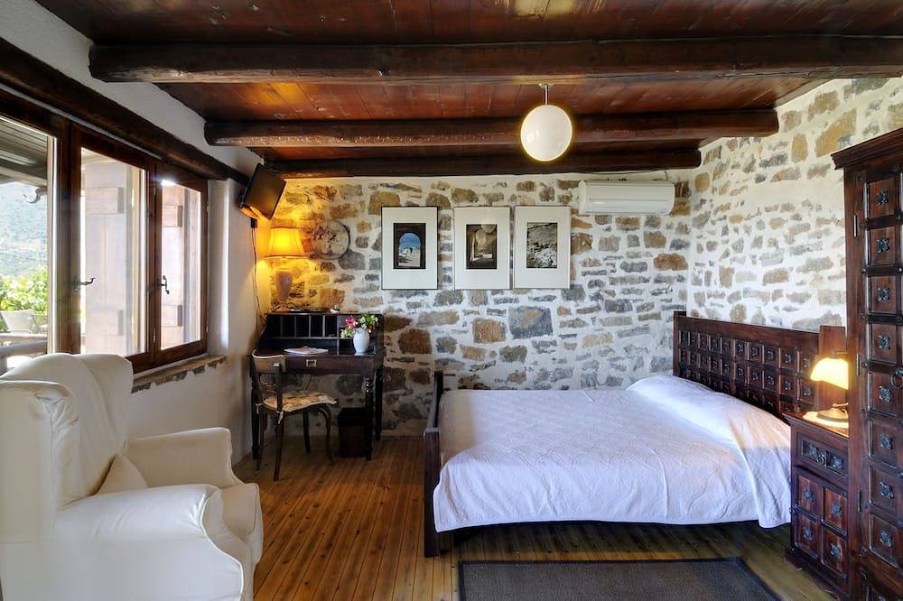 Elounda Art Traditionelle Suites- Evenos Suite- überblickend spektakuläre Elounda in Elounda, Lasithi