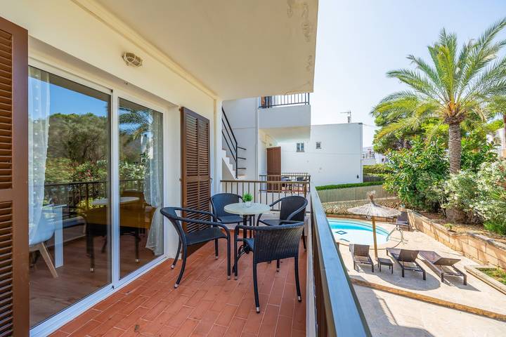 Appartement entier, Appartement « Gran Sol Family 3 » avec piscine partagée, Wi-Fi et climatisation (taxe incluse) in Cala Serena, Felanitx
