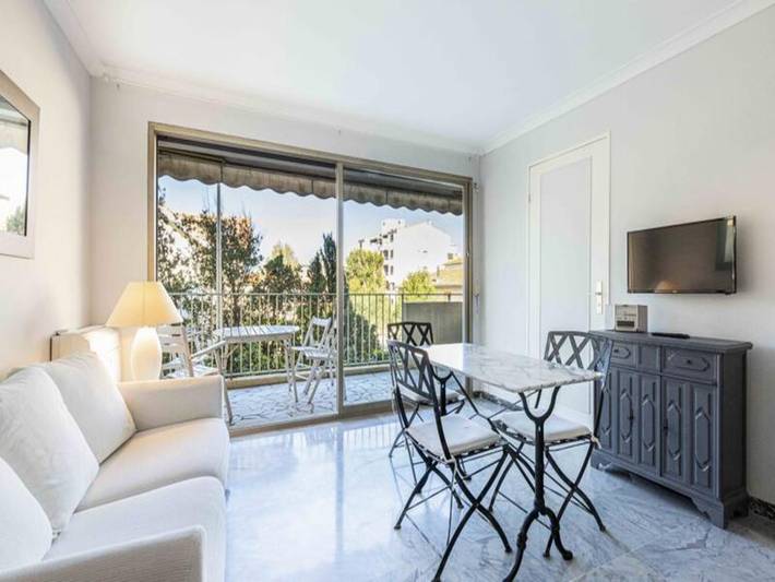 Gîte pour 3 personnes, avec terrasse et piscine, adapté aux familles dans Plage de la Salis - 3