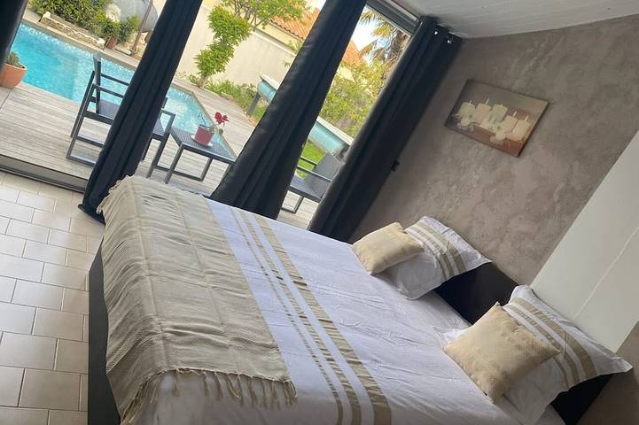 Villa familiale avec piscine privée • 8 pers • La Rochelle – Île de Ré in Périgny, Région de La Rochelle