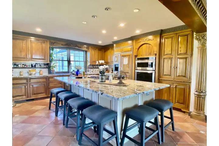 Vacation rental for 7 people, with yard and terrace as well as pool in Bucks County