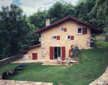 Gîte pour 6 personnes, avec terrasse et jardin à Saint-Étienne-de-Baïgorry