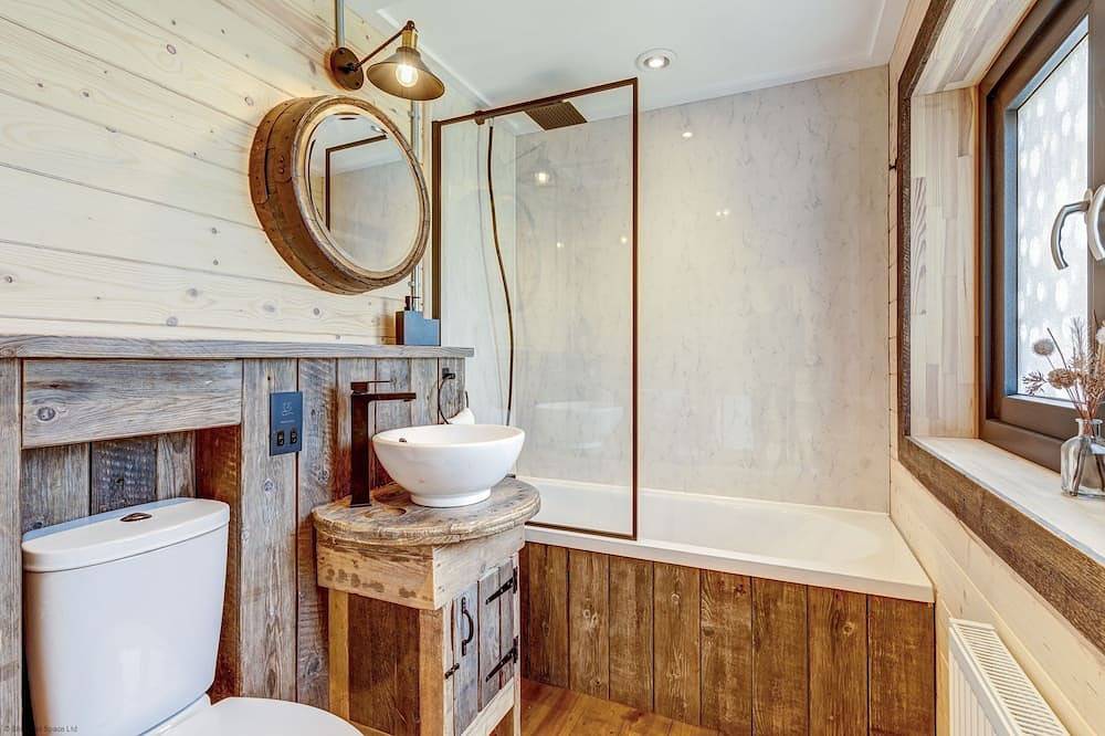 Buttercup Lodge | The Ridgeway Holiday Let | 2 Beds & Sleeps 4 in Crowmarsh, North Wessex Downs