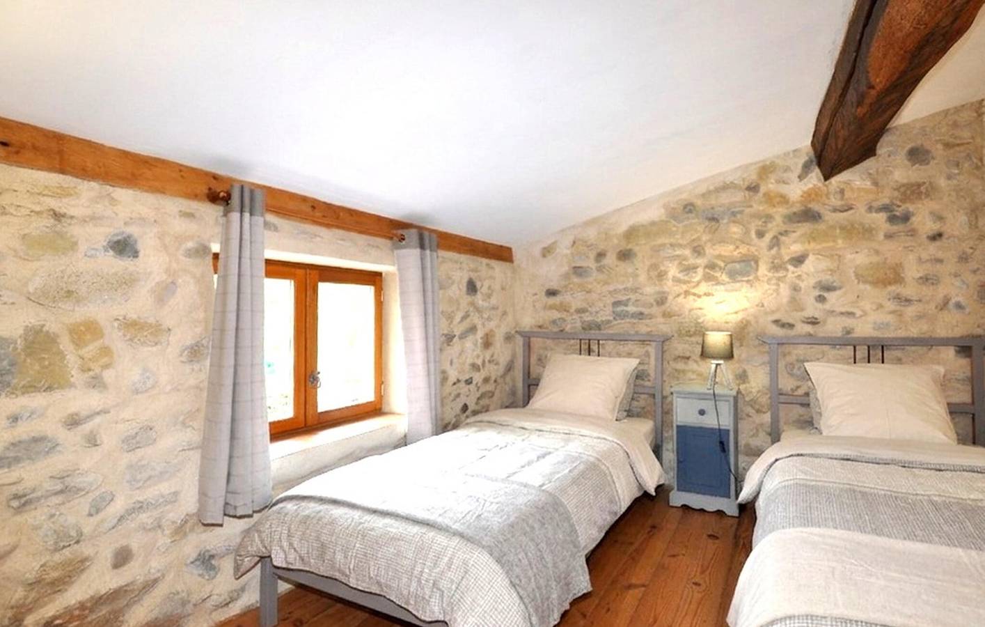Charmant appartement de deux chambres avec jardin, piscine et Wi-Fi près de Courtauly in Saint-Benoît, Région de Limoux