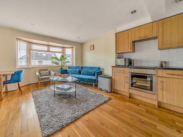 Glamping for 3 People in Oxford, Oxfordshire, Photo 3