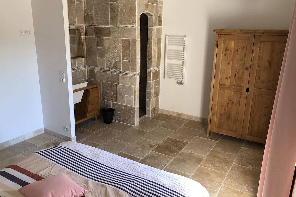Appartement entier, Appartement Coquelicot avec terrasse jardin et piscines 6 personnes in Pernes-les-Fontaines, Vaucluse