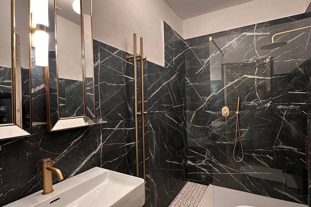 Ganze Wohnung, Warm and elegant 2-bedroom apartment with Ac in charming Anghiari in Anghiari, Valtiberina