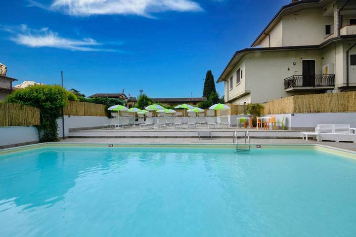 Hôtel pour 2 personnes, avec jardin et piscine à Sirmione - 3