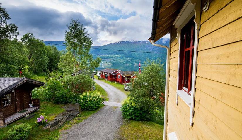Ferielandsby for 2 personer, med Terrasse og Hage i tillegg til Utsikt i Olden