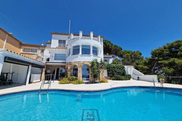 Casa rural para 8 personas, con balcón y jacuzzi además de jardín y piscina en Sant Feliu de Guíxols